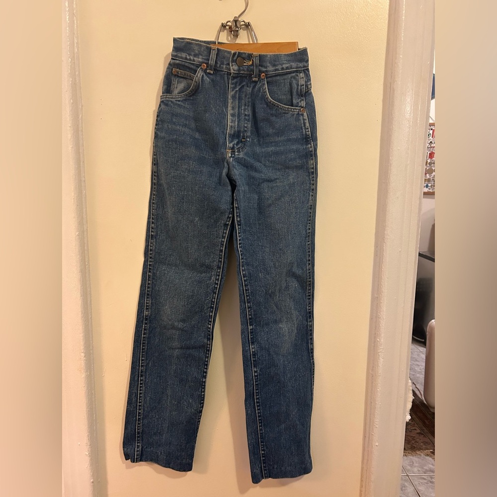 1970s Lee jeans, fit like a size 23. Straight leg, medium wash